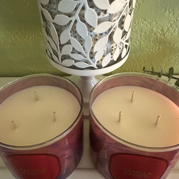 Bath & Body Works Vanilla Cloud Candle Bundle - Red and Gold - Picture 3 of 4